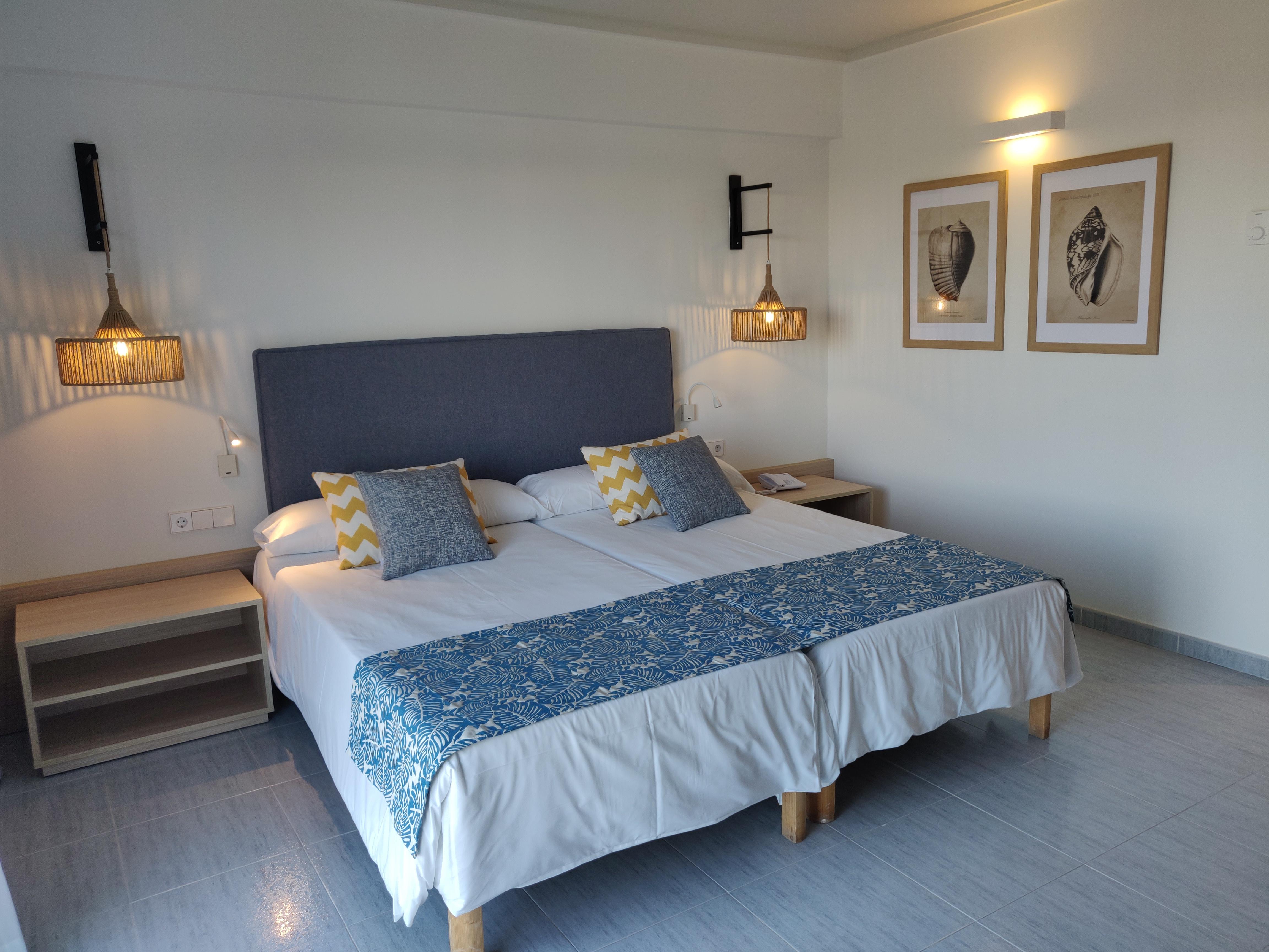 Cabogata Beach Hotel Retamar  Dış mekan fotoğraf A bedroom at the hotel