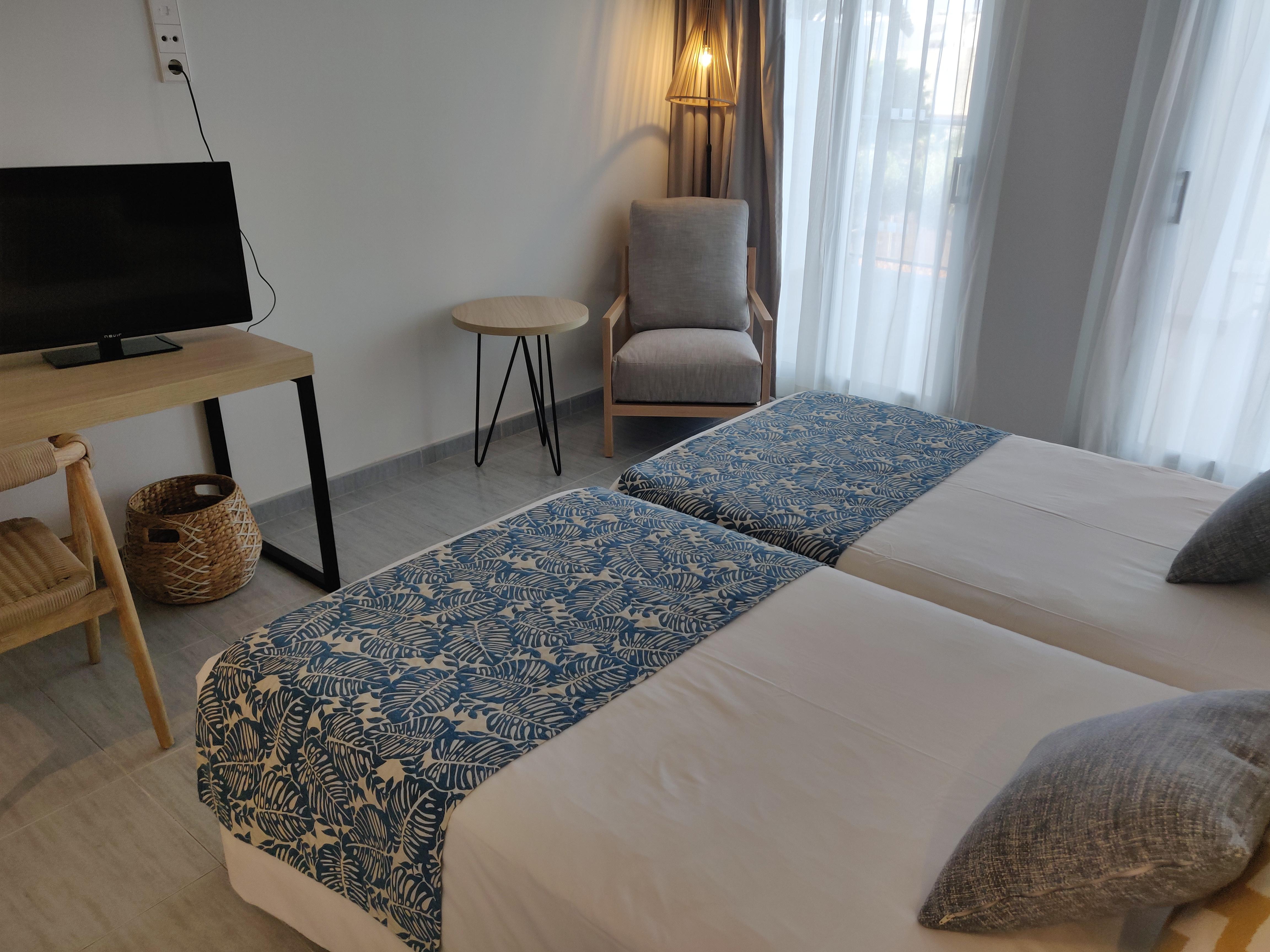 Cabogata Beach Hotel Retamar  Dış mekan fotoğraf A room at the hotel