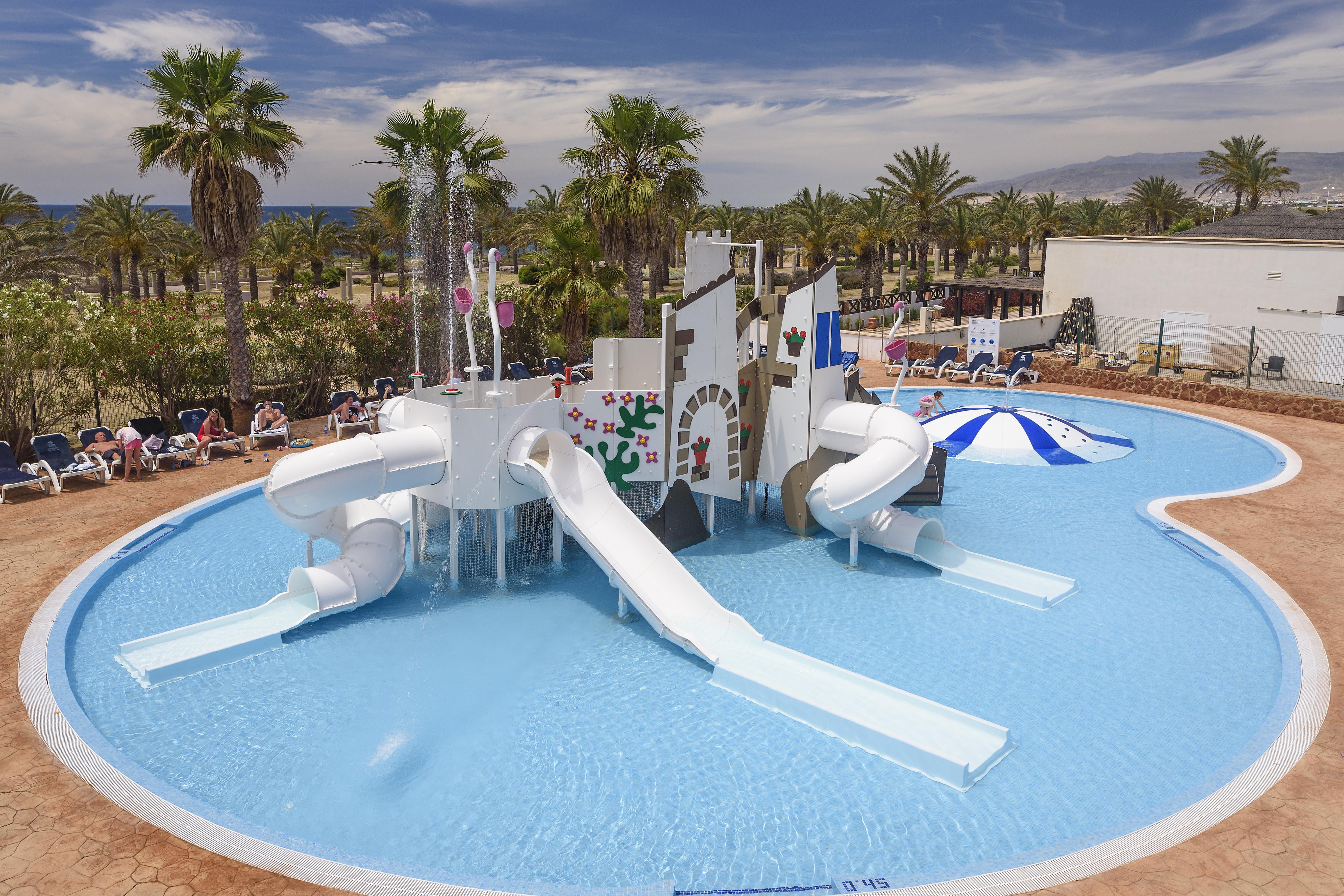 Cabogata Beach Hotel Retamar  Dış mekan fotoğraf A water park in Benidorm, Spain