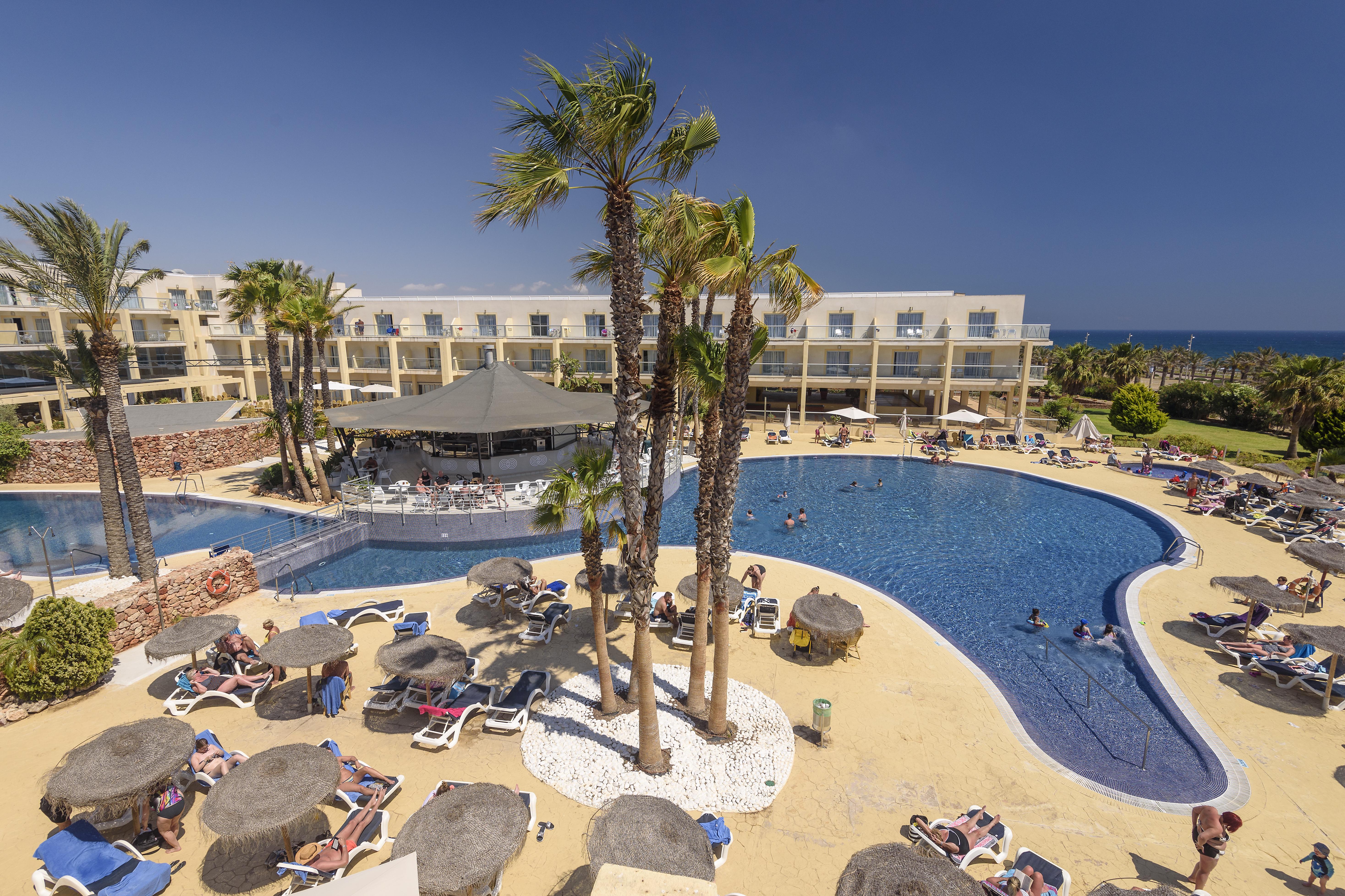 Cabogata Beach Hotel Retamar  Dış mekan fotoğraf The swimming pool at the Nissi Beach Hotel