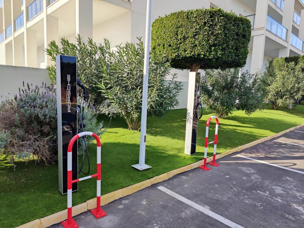 Cabogata Beach Hotel Retamar  Dış mekan fotoğraf EV charging station in France
