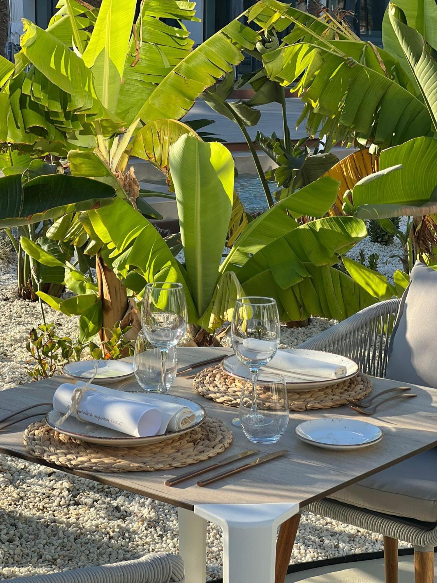 Cabogata Beach Hotel Retamar  Dış mekan fotoğraf A table set for a meal