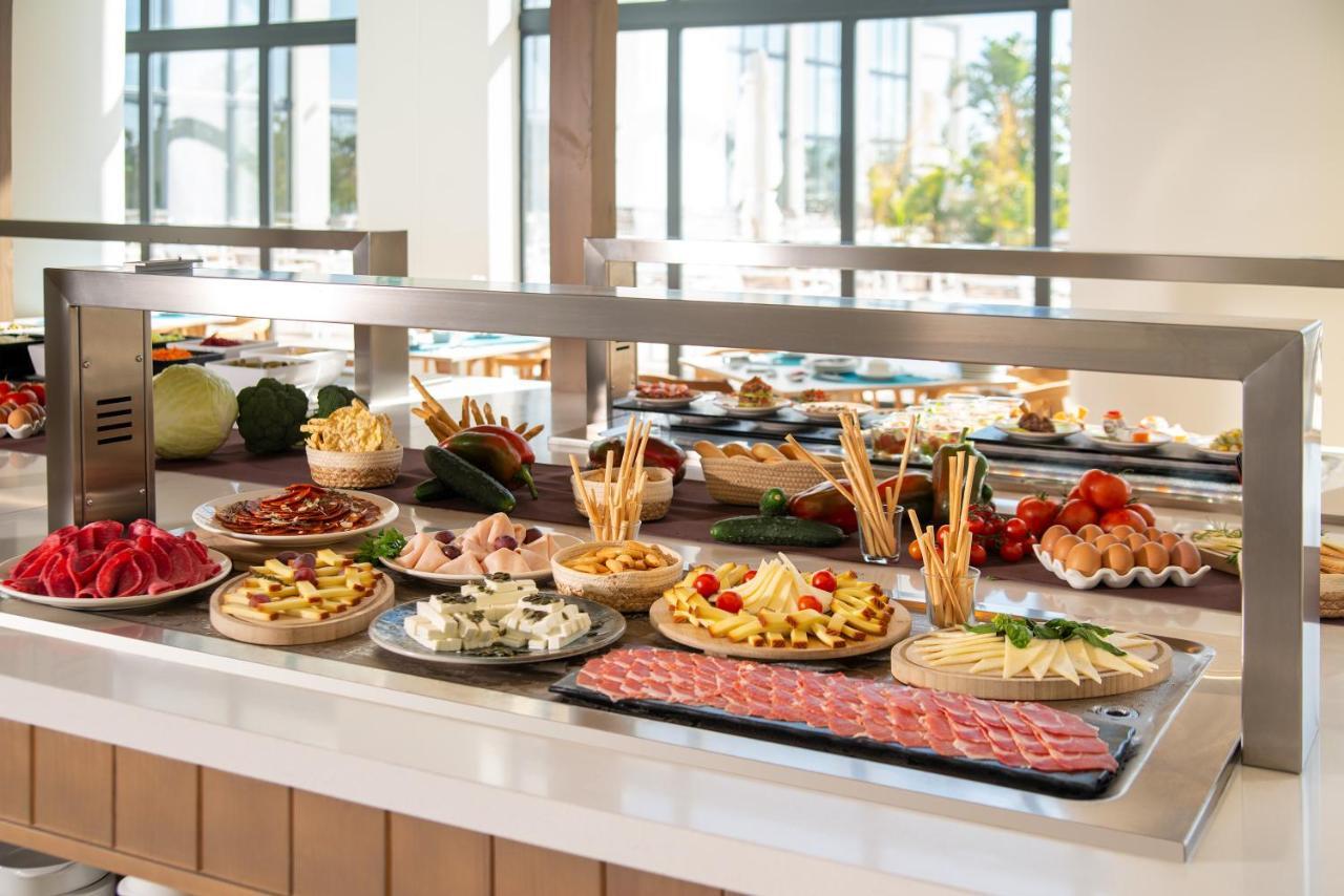 Cabogata Beach Hotel Retamar  Dış mekan fotoğraf A buffet at a hotel